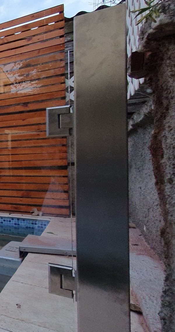 POSTE PARA PUERTA DE BARANDA
